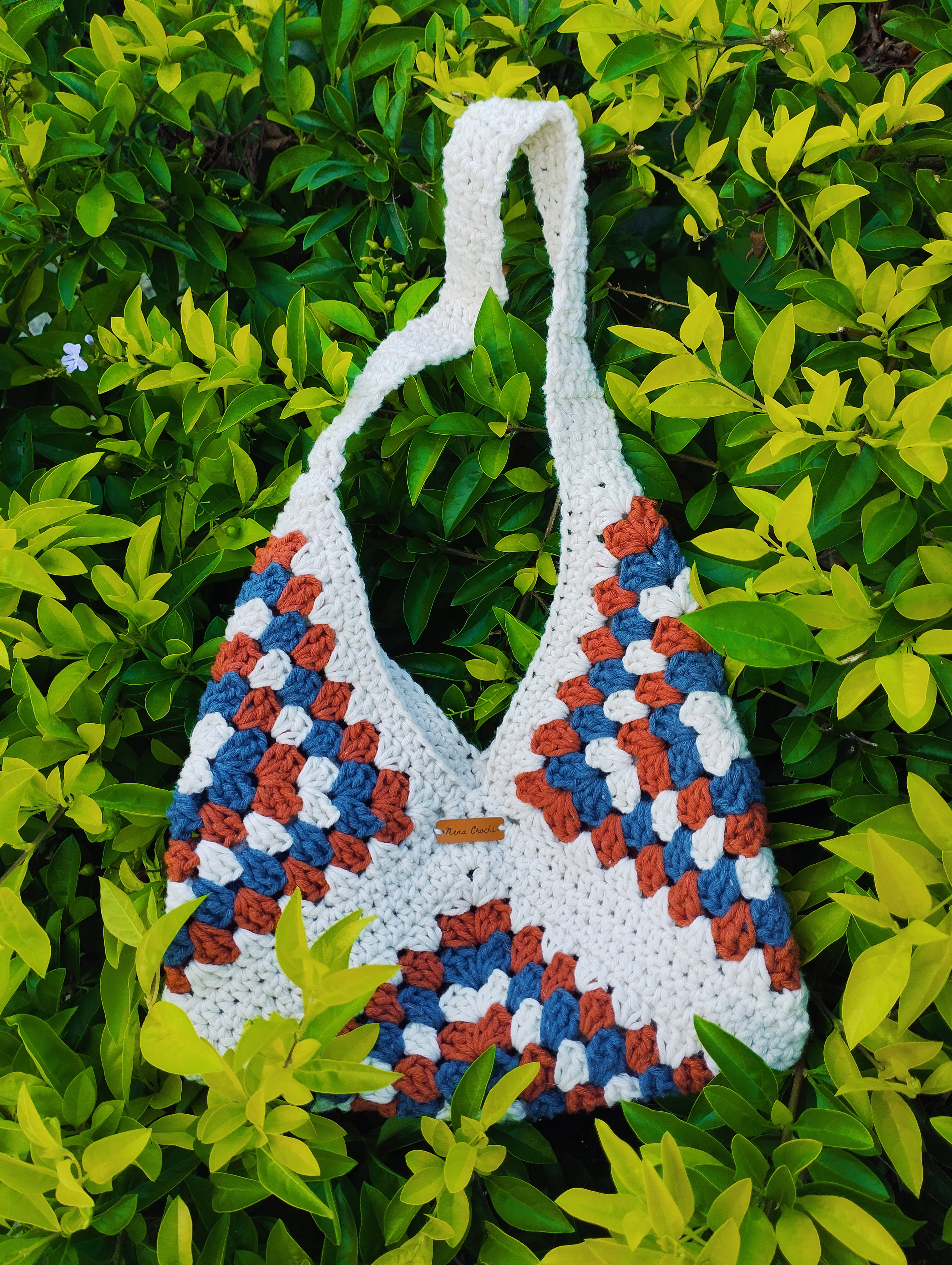 Bag em formato de estrela feita em crochê - cores azul e branco - @nenacrochebr