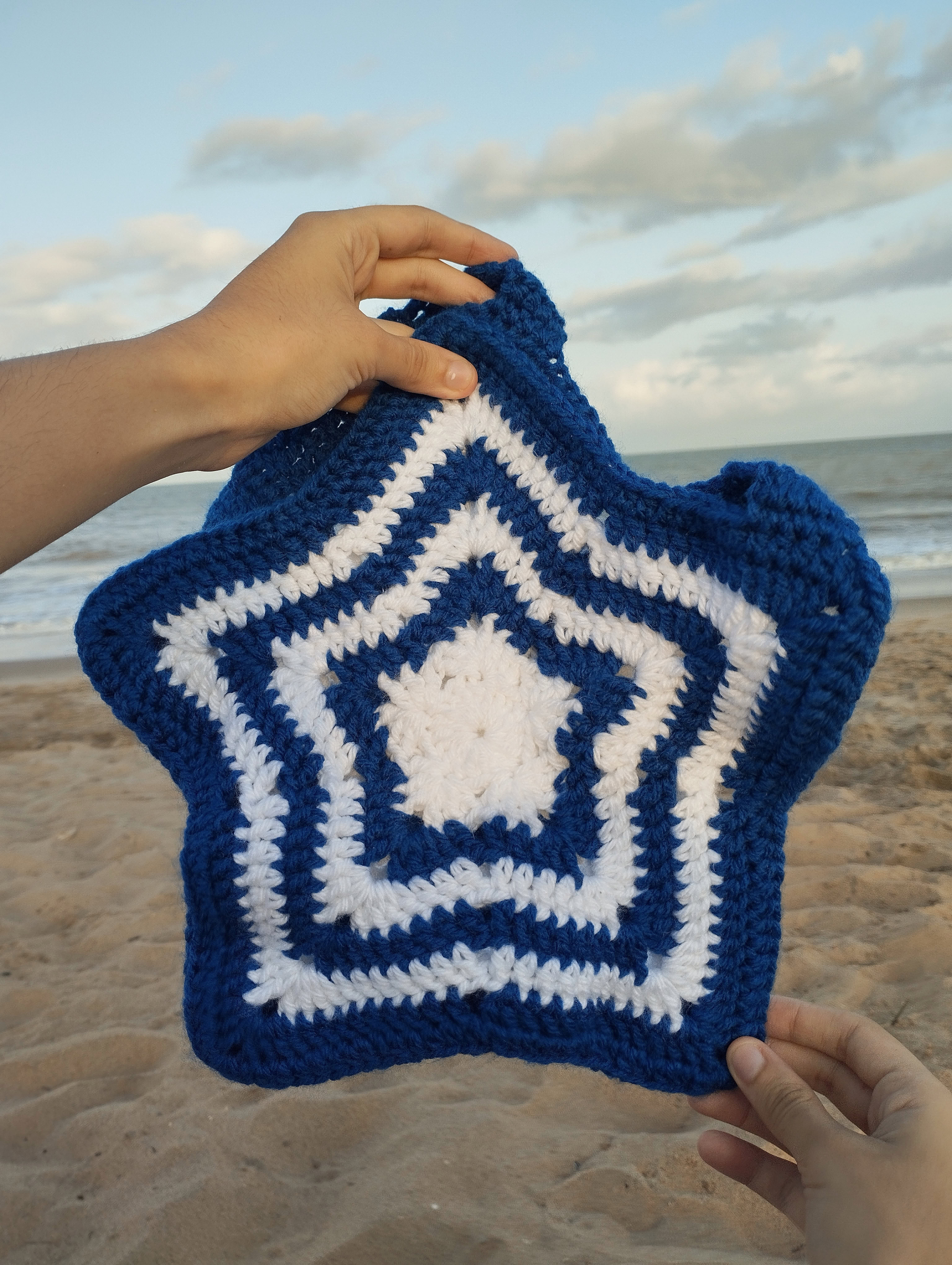 Bag de Crochê em formato de estrela, cor azul e branco