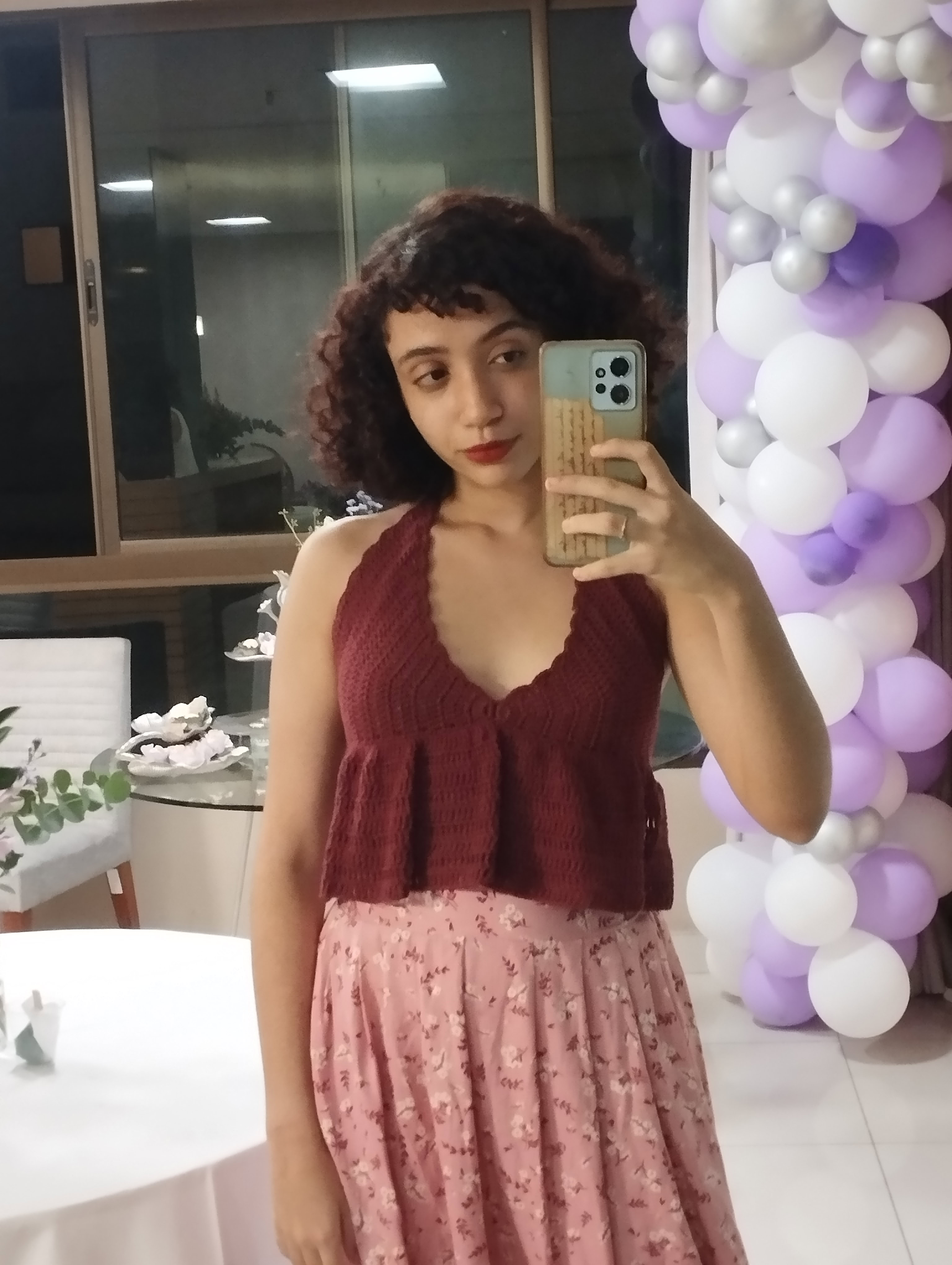 @nenacrochebr usando o Top Maré, blusinha feita de crocê na cor vinho - Natal RN